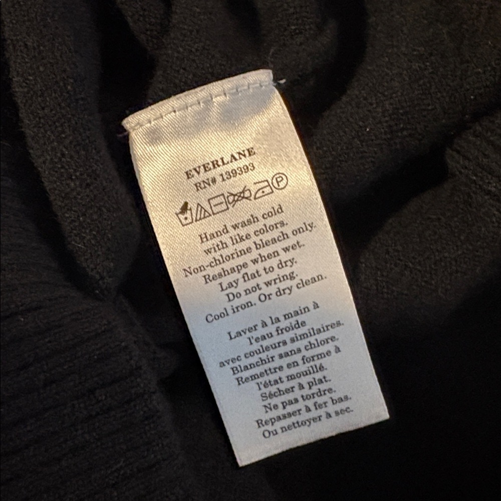 EVERLANE  size S Recycled Cashmere  Classic Black V-Neck Sweater excellent cond. - Picture 4 of 5